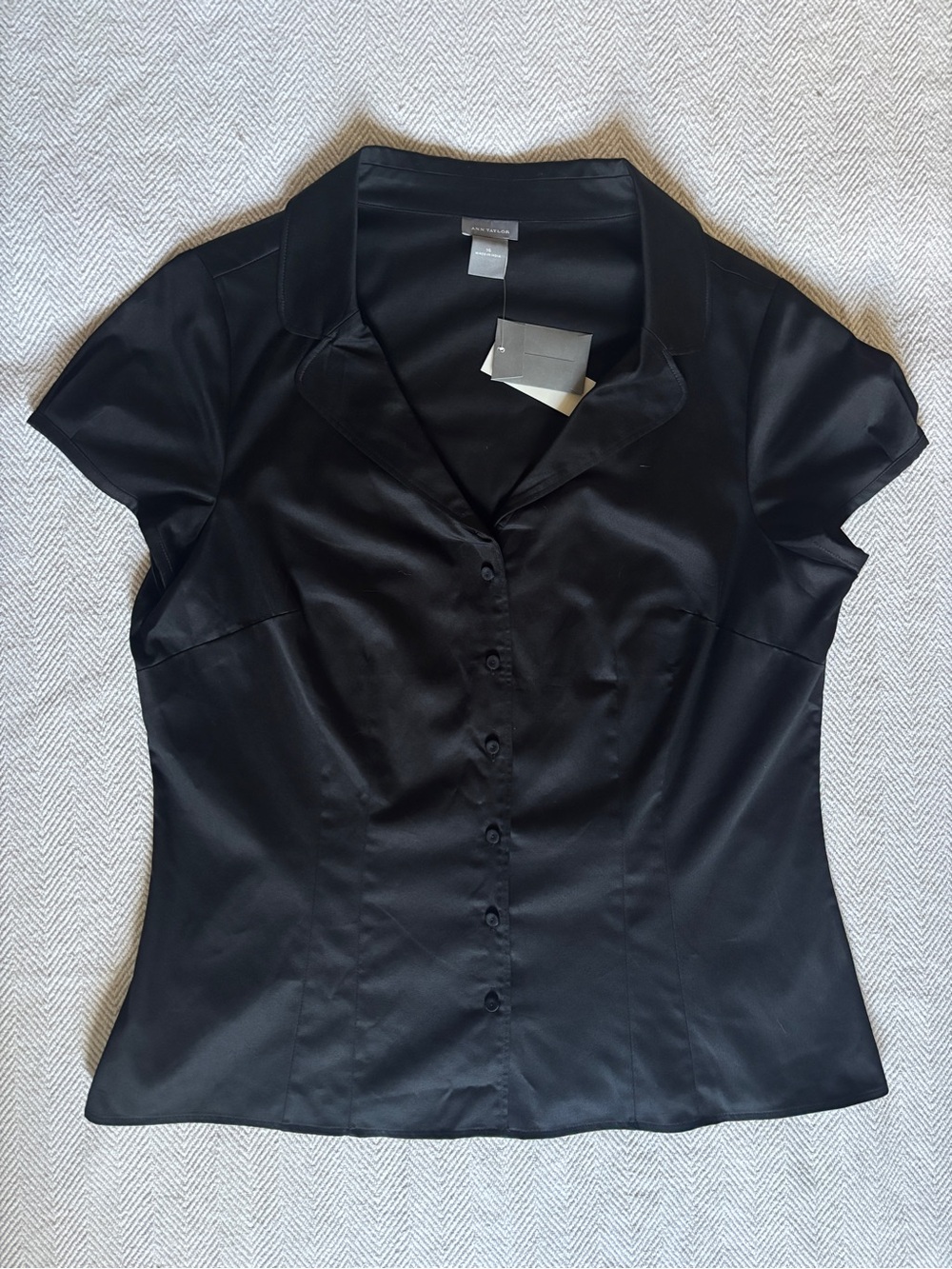 Ann Taylor Black Short Sleeve Button-Down Blouse Size 14 NWT